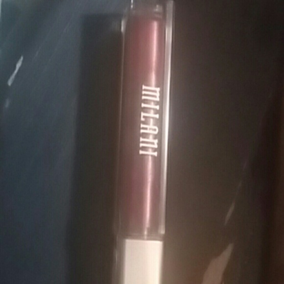 Milani red Amore Matte metallic lip creme - Picture 2 of 3